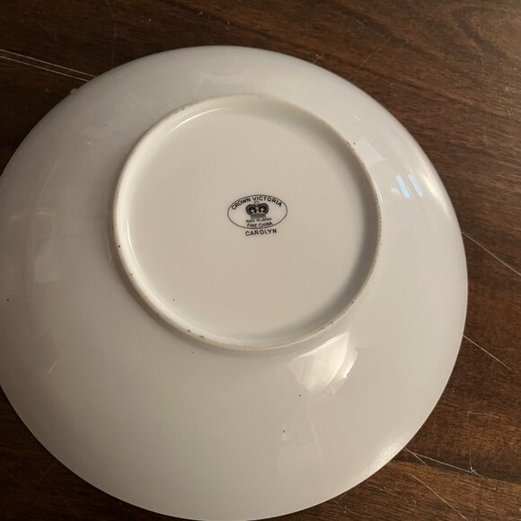 Crown Victoria  - Carolyn - 9" round Vegetable bowl - Picture 3 of 4